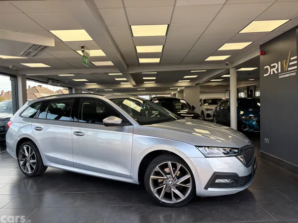 Skoda Octavia Estate, Petrol Plug-in Hybrid, 2023, Silver
