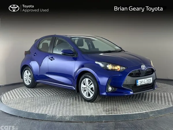 Toyota Yaris Hatchback, Petrol Hybrid, 2024, Blue