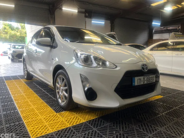 Toyota Aqua Hatchback, Petrol Hybrid, 2017, White