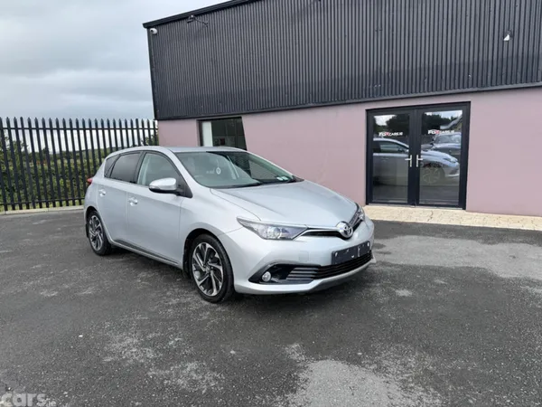 Toyota Auris Hatchback, Diesel, 2015, Silver