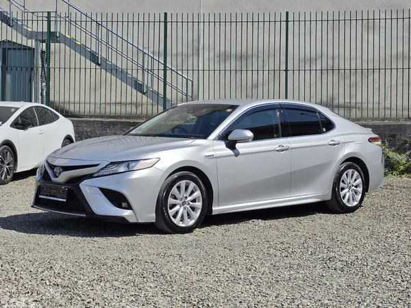 Toyota Camry Saloon, Petrol Hybrid, 2019, Silver