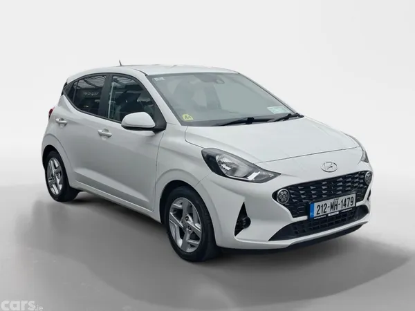 Hyundai i10 Hatchback, Petrol, 2021, White