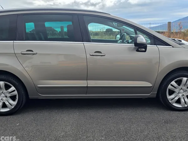Peugeot 5008 MPV, Diesel, 2015, Grey