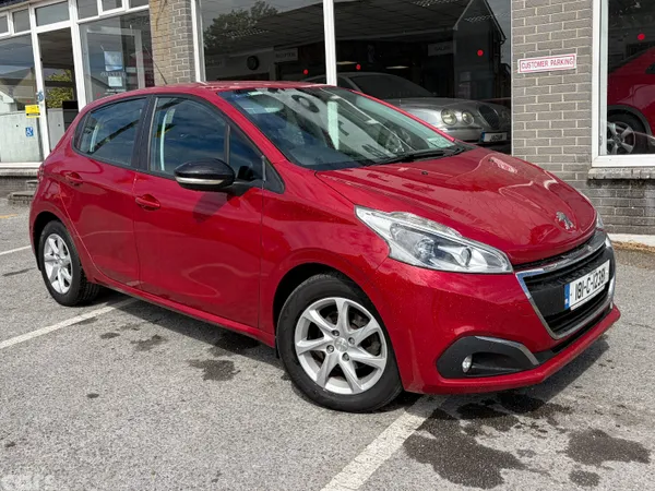 Peugeot 208 Hatchback, Diesel, 2018, Red