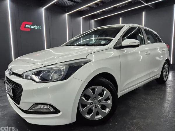 Hyundai i20 Hatchback, Petrol, 2017, White