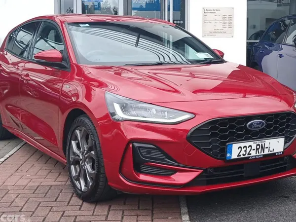 Ford Focus Hatchback, Petrol, 2023, Red