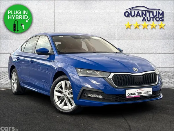 Skoda Octavia Hatchback, Petrol Plug-in Hybrid, 2023, Blue