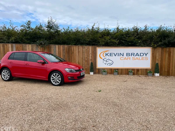 Volkswagen Golf Hatchback, Petrol, 2017, Red