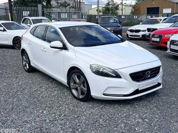 Volvo V40 Hatchback, Petrol, 2015, White