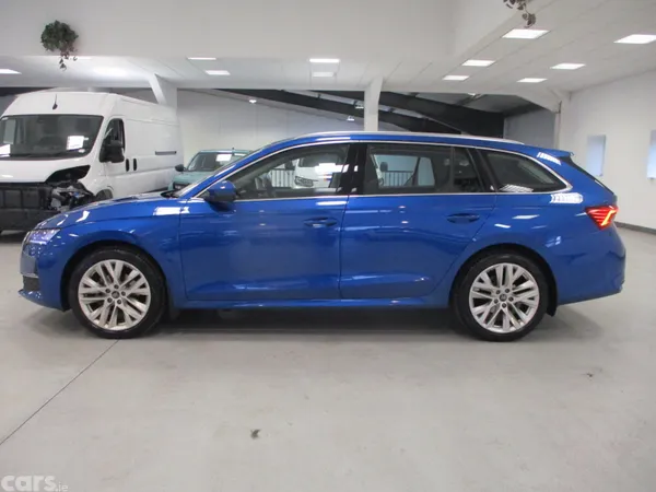 Skoda Octavia Estate, Petrol Hybrid, 2025, Blue
