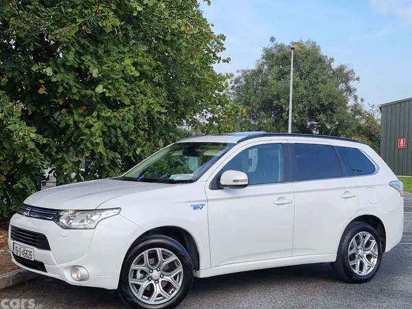 Mitsubishi Outlander SUV, Petrol Plug-in Hybrid, 2015, White
