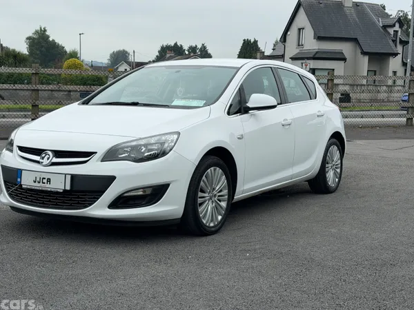 Vauxhall Astra Hatchback, Petrol, 2015, White