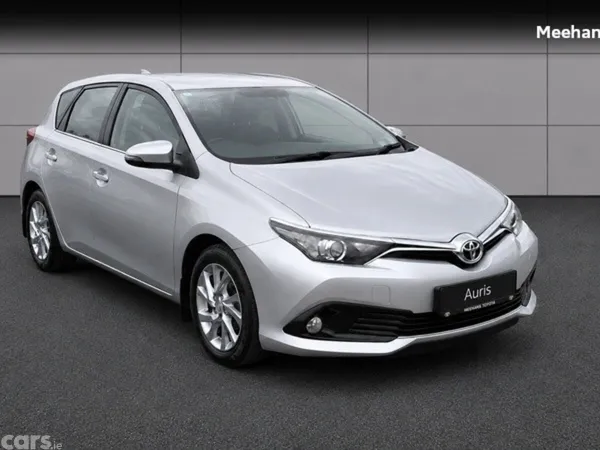 Toyota Auris Hatchback, Diesel, 2016, Silver