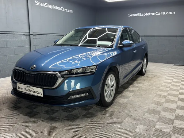 Skoda Octavia Hatchback, Petrol, 2021, Blue