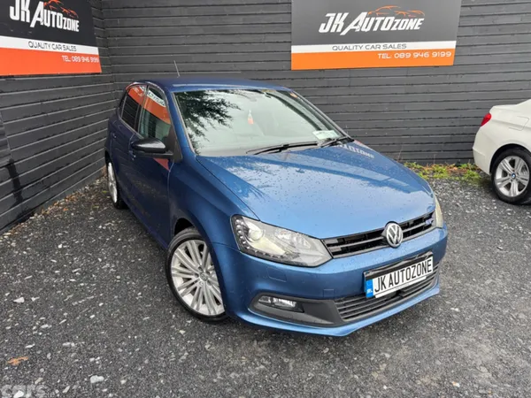 Volkswagen Polo Hatchback, Petrol, 2015, Blue