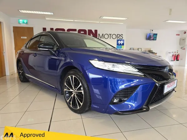 Toyota Camry Saloon, Petrol Hybrid, 2020, Blue