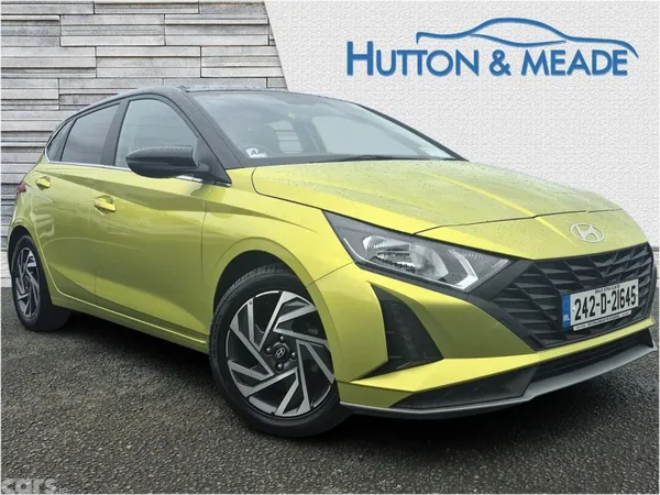 Hyundai i20 Hatchback, Petrol, 2024, Yellow