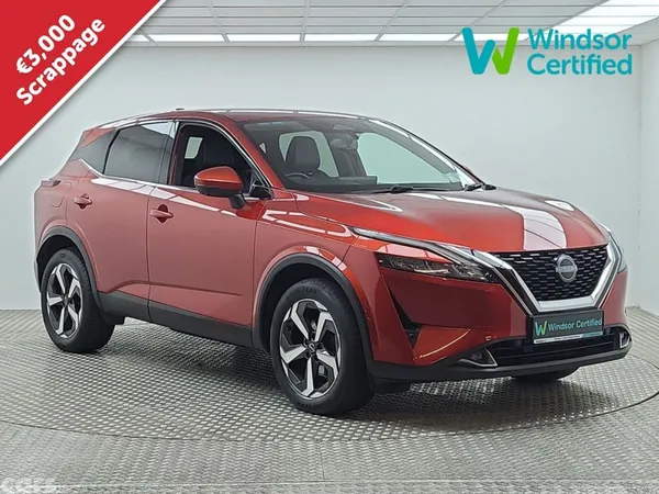 Nissan Qashqai MPV, Petrol, 2022, Red