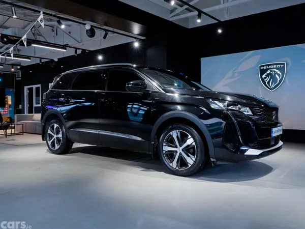 Peugeot 5008 MPV, Diesel, 2023, Black