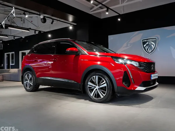 Peugeot 3008 MPV, Diesel, 2021, Red