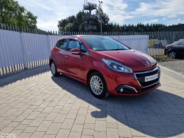 Peugeot 208 Hatchback, Petrol, 2018, Red