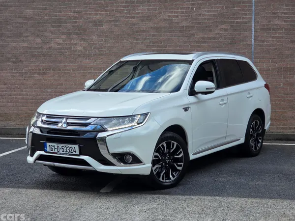 Mitsubishi Outlander SUV, Petrol Plug-in Hybrid, 2016, White