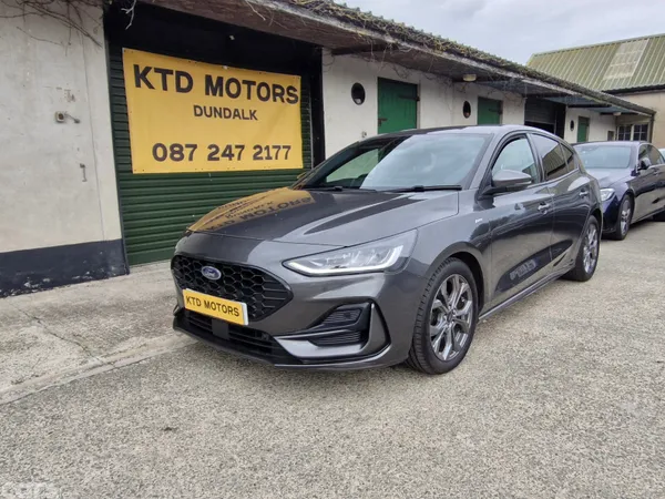 Ford Focus Hatchback, Diesel, 2023, Grey