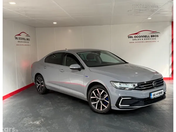 Volkswagen Passat Saloon, Petrol Hybrid, 2022, Grey