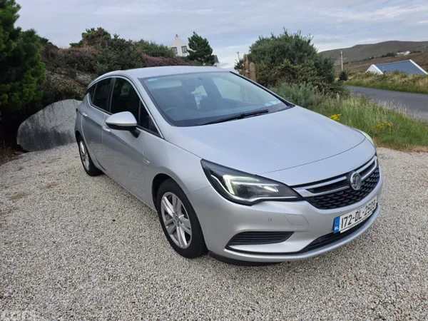 Vauxhall Astra Hatchback, Diesel, 2017, Silver