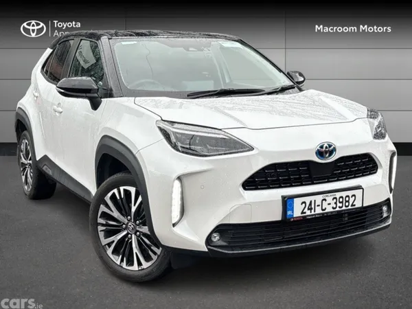 Toyota Yaris Cross Hatchback, Petrol Hybrid, 2024, White