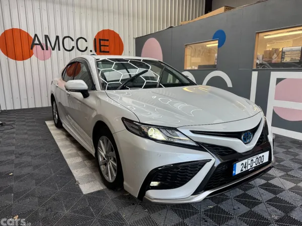 Toyota Camry Saloon, Petrol, 2024, White