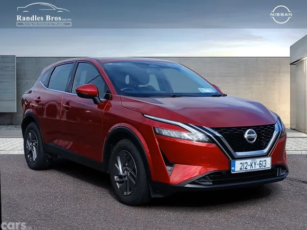 Nissan Qashqai MPV, Petrol, 2021, Red