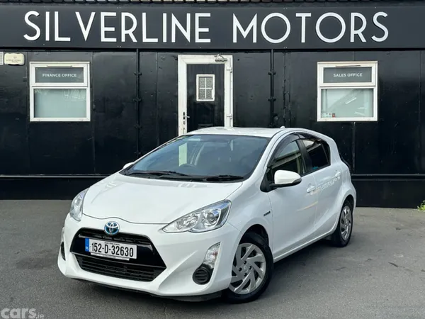 Toyota Aqua Hatchback, Petrol Hybrid, 2015, White