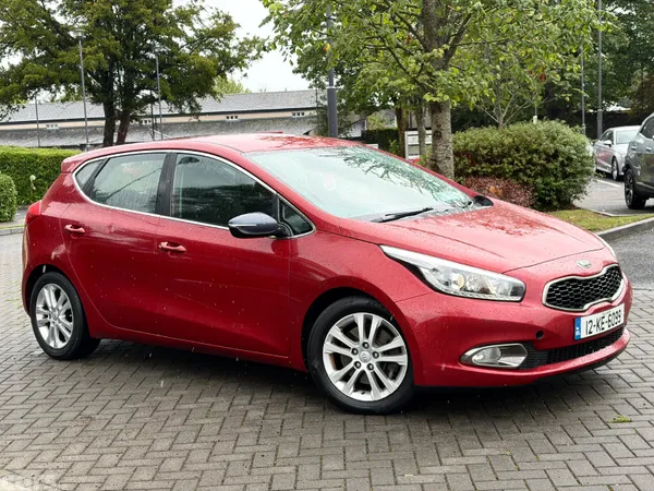 Kia Ceed Hatchback, Diesel, 2012, Red