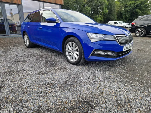Skoda Superb Estate, Petrol Hybrid, 2023, Blue