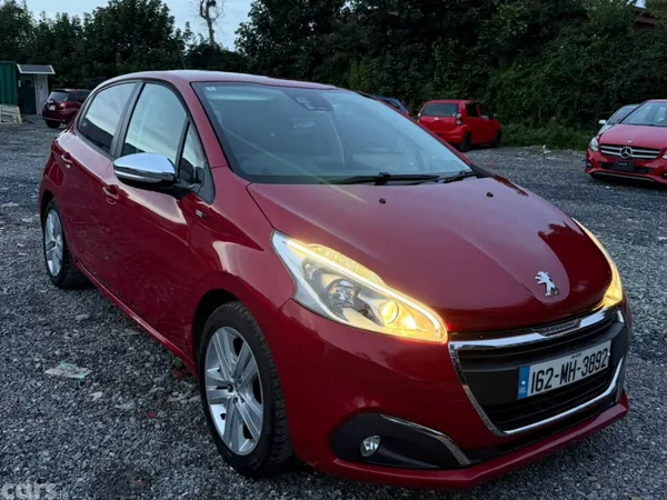 Peugeot 208 Hatchback, Petrol, 2016, Red