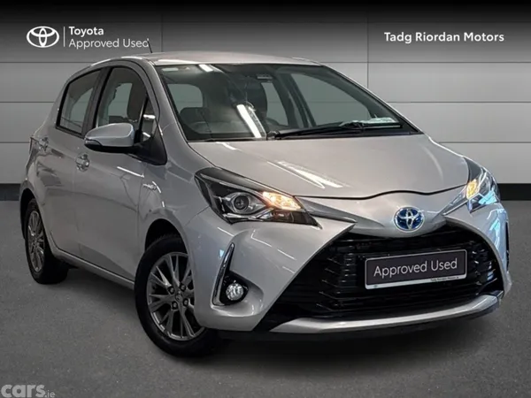 Toyota Yaris Hatchback, Petrol Hybrid, 2019, Silver