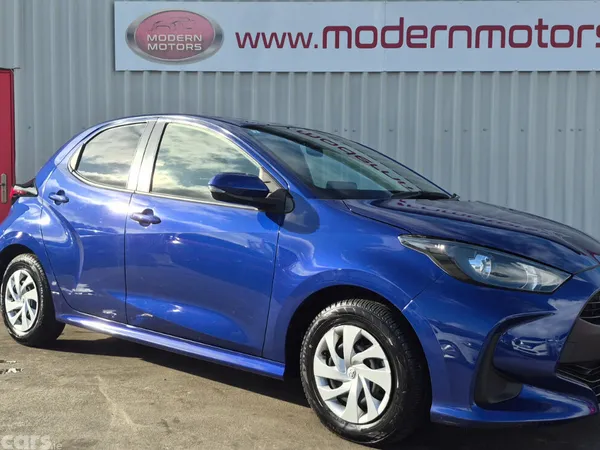 Toyota Yaris Hatchback, Petrol Hybrid, 2021, Blue
