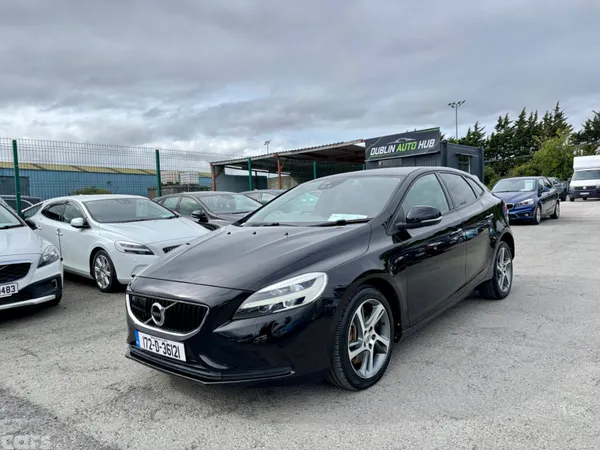 Volvo V40 Hatchback, Diesel, 2017, Black