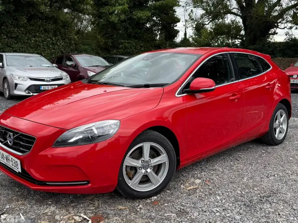 Volvo V40 Hatchback, Petrol, 2014, Red