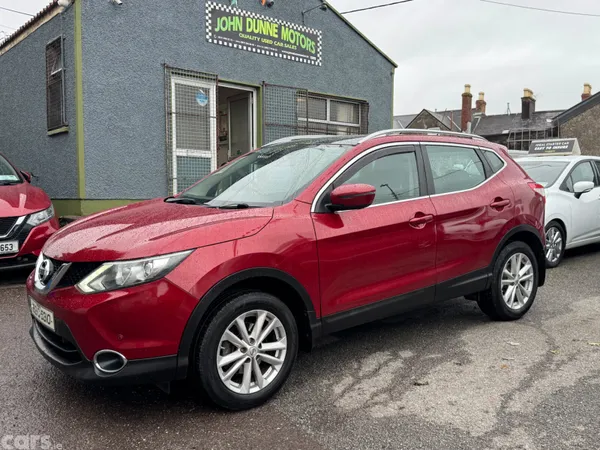 Nissan Qashqai Hatchback, Diesel, 2016, Red