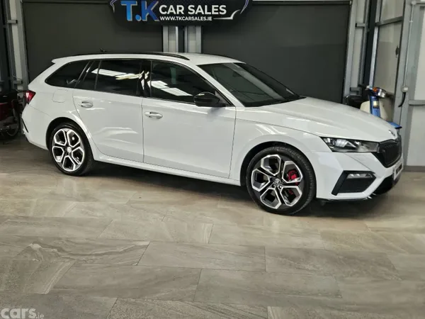 Skoda Octavia Estate, Petrol Hybrid, 2022, White