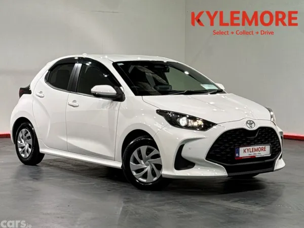 Toyota Yaris Hatchback, Petrol Hybrid, 2024, White