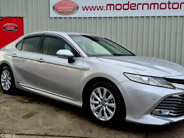 Toyota Camry Saloon, Petrol Hybrid, 2017, Silver