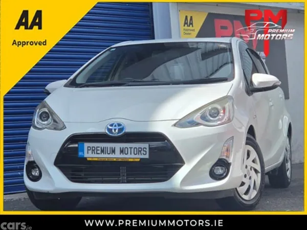 Toyota Aqua Hatchback, Petrol Hybrid, 2015, White