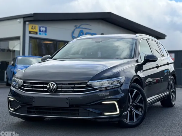 Volkswagen Passat Estate, Petrol Hybrid, 2022, Grey