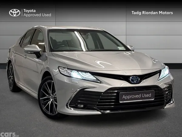 Toyota Camry Saloon, Petrol Hybrid, 2023, Silver