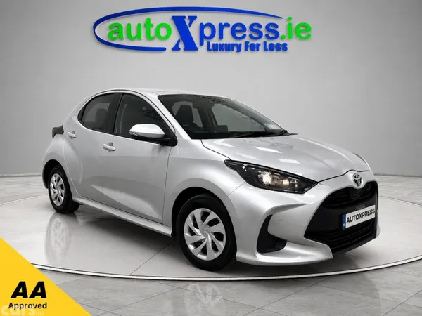 Toyota Yaris Hatchback, Petrol Hybrid, 2022, Silver