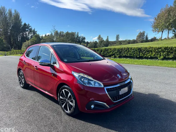 Peugeot 208 Hatchback, Petrol, 2018, Red