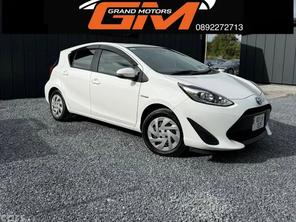 Toyota Aqua Hatchback, Petrol Hybrid, 2018, White